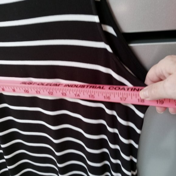 Dress - Picture 3 of 10